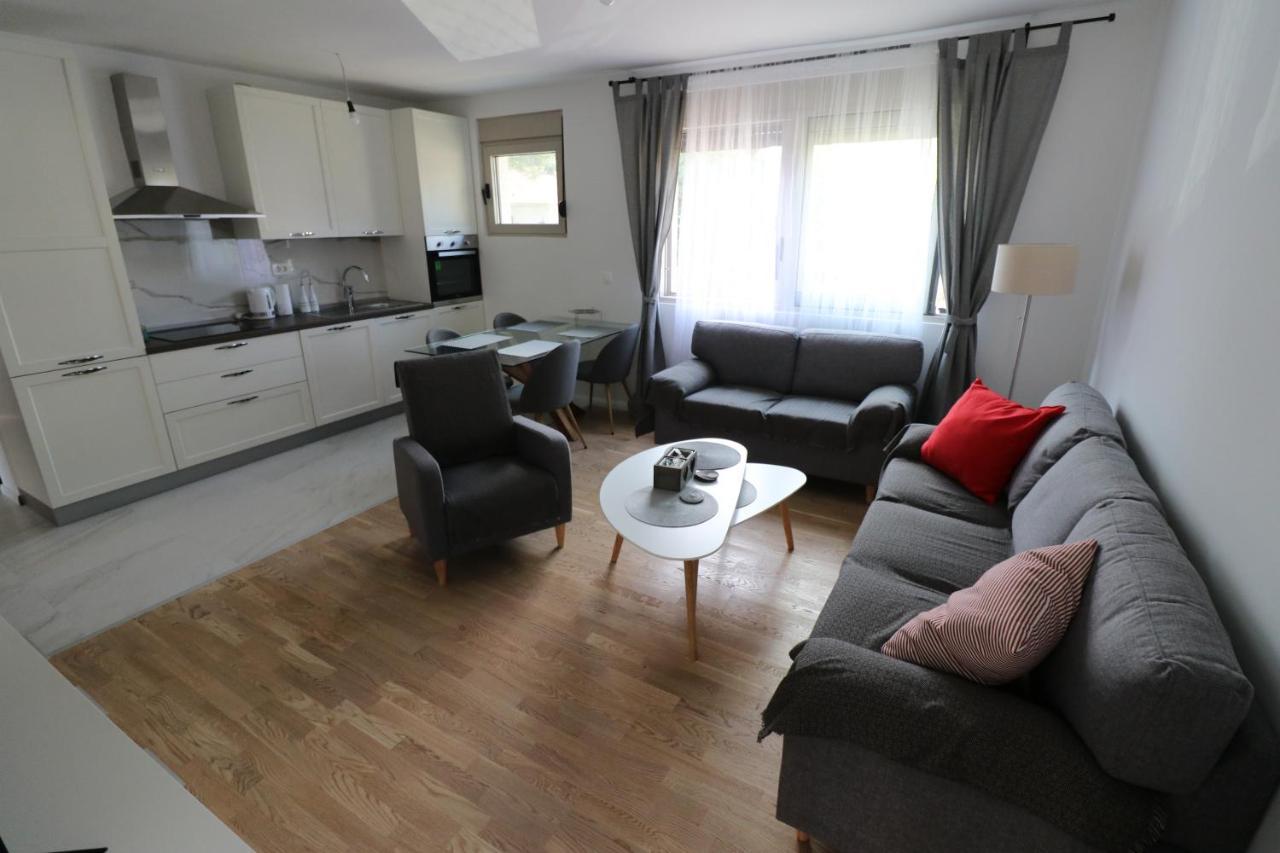 Apartment Sandrita Kotor Bagian luar foto