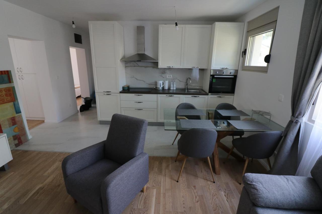 Apartment Sandrita Kotor Bagian luar foto