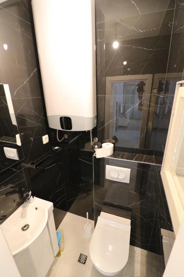 Apartment Sandrita Kotor Bagian luar foto