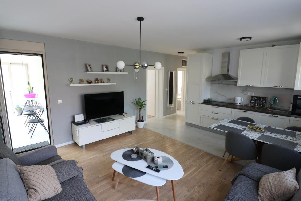 Apartment Sandrita Kotor Bagian luar foto